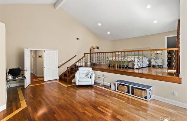 Interior, Recessed Lighting, Wood Texture Flooring