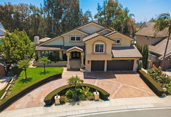 Attached, Exterior, Facade, Mediterranean