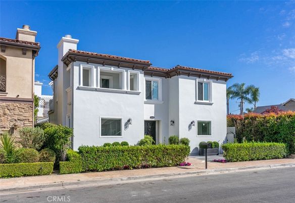 Exterior, Facade, Mediterranean