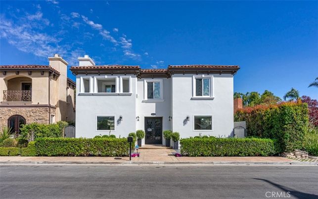 Exterior, Facade, Mediterranean
