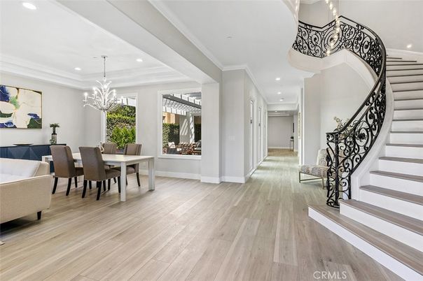 Chandelier, Dining room, Interior, Recessed Lighting, Wood Texture Flooring