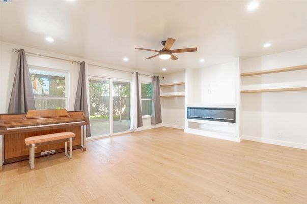 Interior, Piano, Recessed Lighting, Wood Texture Flooring