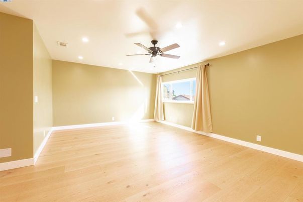 Empty room, Interior, Recessed Lighting, Wood Texture Flooring