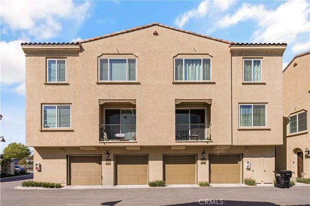 Attached, Exterior, Facade, Mediterranean