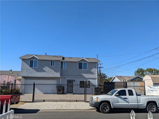 Exterior, Facade, Rowhouse