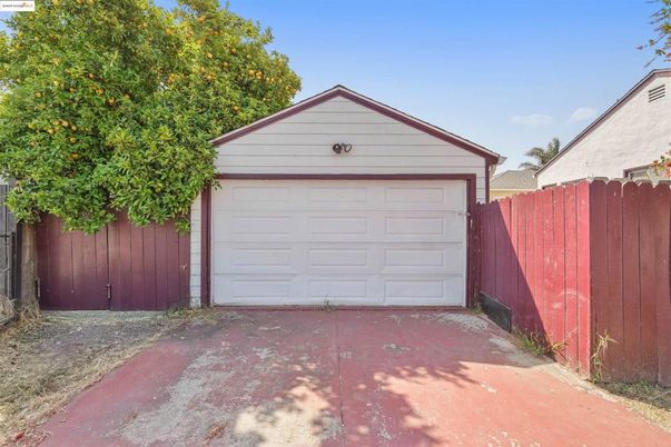 Detached Garage, Exterior