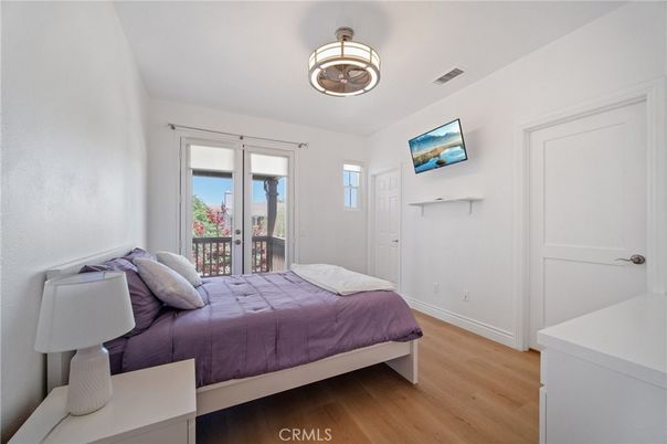 Bedroom, Interior, Pendant Lights, Wood Texture Flooring