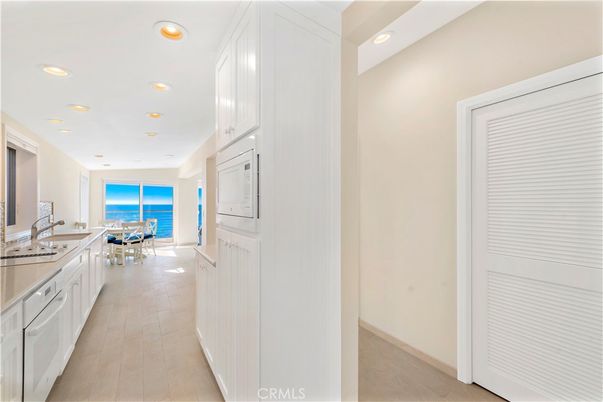 Interior, Kitchen, Recessed Lighting, Water