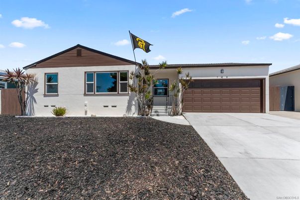 Attached, Exterior, Facade, Ranch
