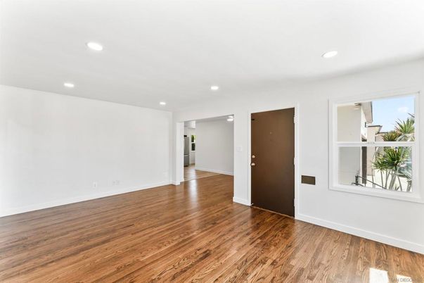 Empty room, Interior, Recessed Lighting, Wood Texture Flooring