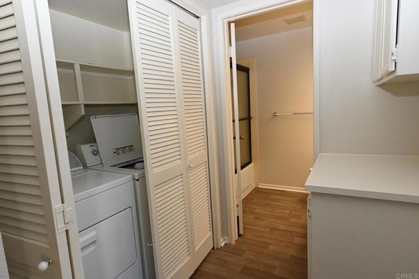 Interior, Utility Closets, Washer, Wood Texture Flooring