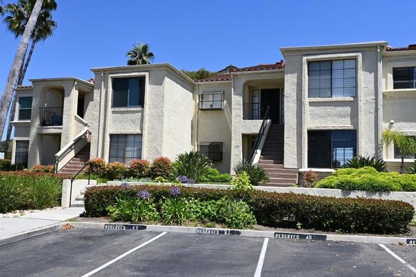 Exterior, Facade, Mediterranean