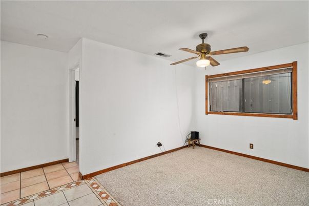 Empty room, Interior