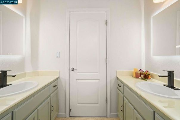 Bathroom, Dual Sink Vanities, Interior