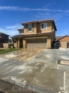 Attached, Exterior, Facade, Mediterranean