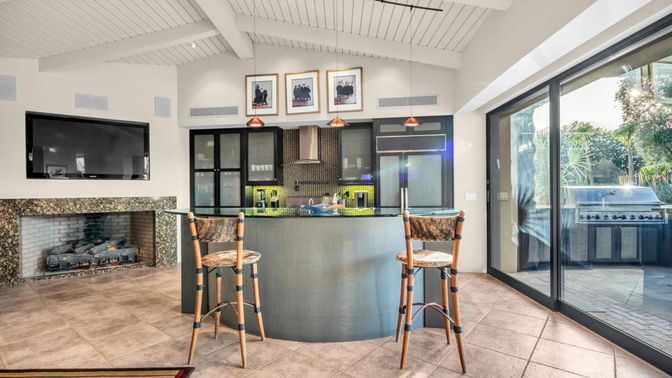 Fireplace, Interior, Kitchen, Pendant Lights