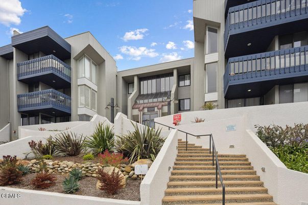 Exterior, Facade, Modern