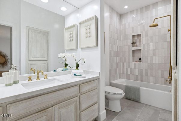 Bathroom, Interior, Recessed Lighting