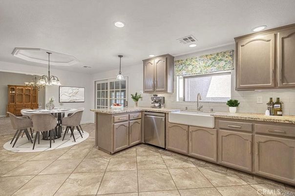 Chandelier, Dining room, Interior, Kitchen, Pendant Lights, Recessed Lighting, Stainless Steel Appliances