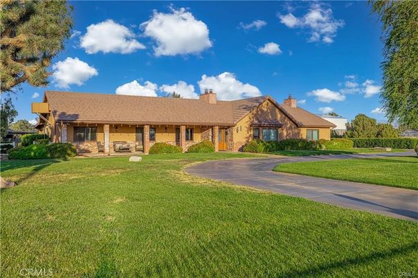 Backyard, Exterior, Facade, Ranch