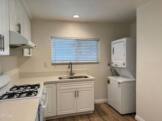 Interior, Kitchen, Recessed Lighting, Washer, Wood Texture Flooring
