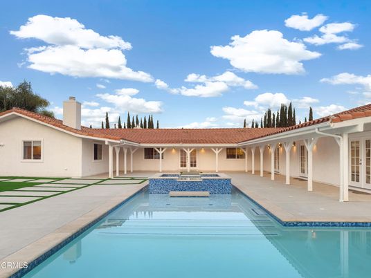 Exterior, Pool