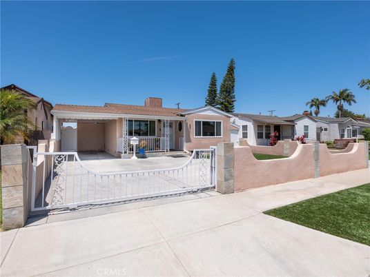 Backyard, Exterior, Facade, Ranch