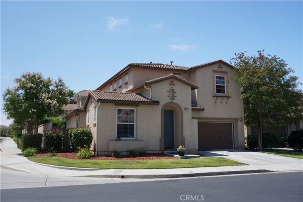 Attached, Exterior, Facade, Mediterranean