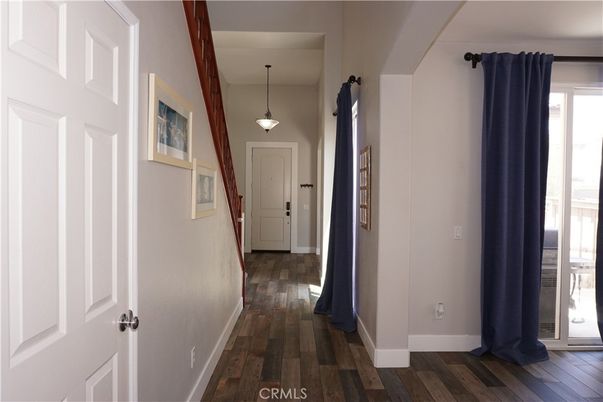 Interior, Pendant Lights, Wood Texture Flooring