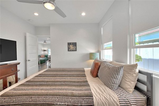 Bedroom, Interior, Recessed Lighting, Water