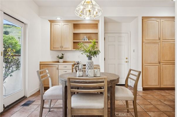 Chandelier, Dining room, Interior, Recessed Lighting