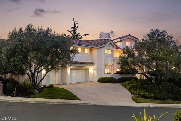 Attached, Exterior, Facade, Mediterranean