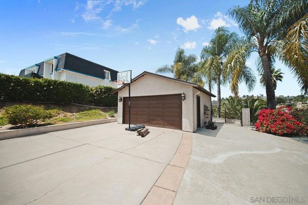 Detached Garage, Exterior