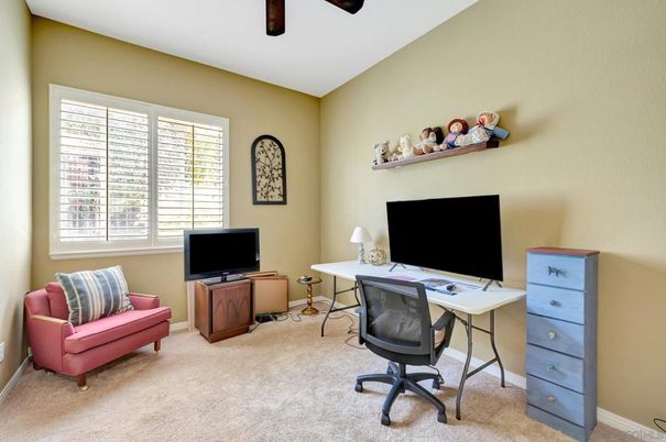 Home Office, Interior