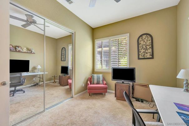 Home Office, Interior