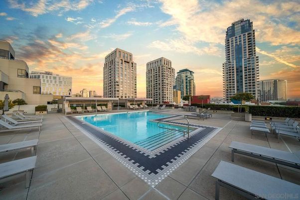 Exterior, Pool, Skyline