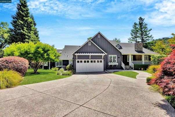 Attached, Exterior, Facade, Farmhouse