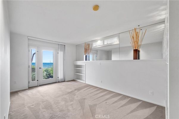 Empty room, Interior, Water