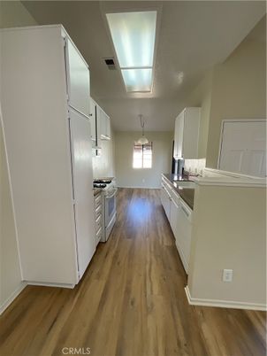Interior, Kitchen, Pendant Lights, Wood Texture Flooring