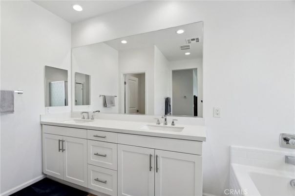 Bathroom, Dual Sink Vanities, Interior, Recessed Lighting