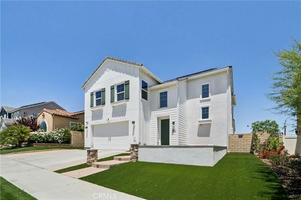 Attached, Exterior, Facade, Mediterranean