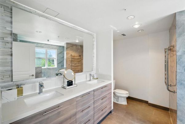 Bathroom, Dual Sink Vanities, Interior, Recessed Lighting