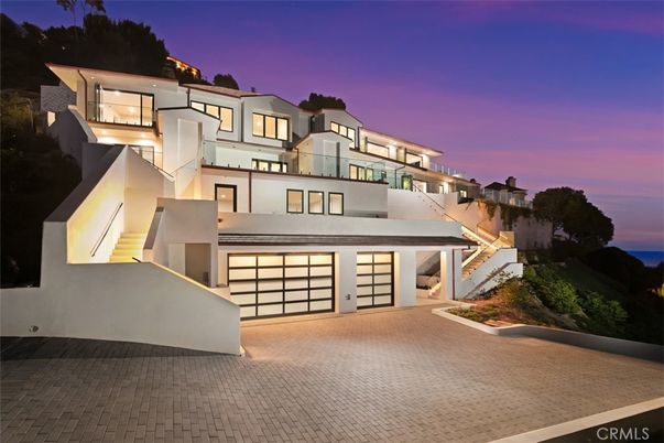 Attached, Exterior, Facade, Modern