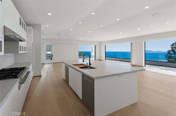 Interior, Kitchen, Recessed Lighting, Water, Wood Texture Flooring