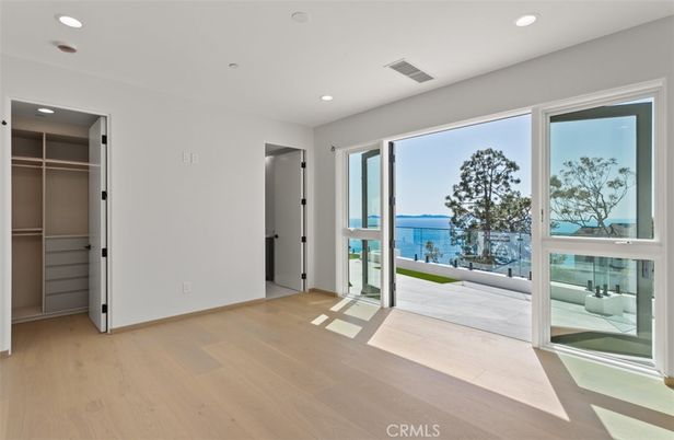 Empty room, Interior, Recessed Lighting, Water, Wood Texture Flooring