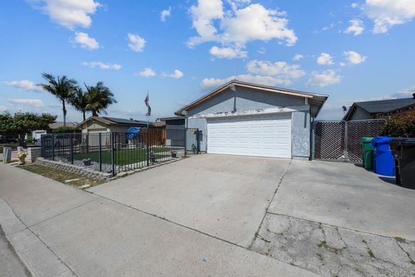 Detached Garage, Exterior