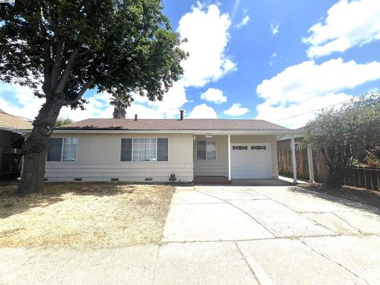 Attached, Exterior, Facade, Ranch