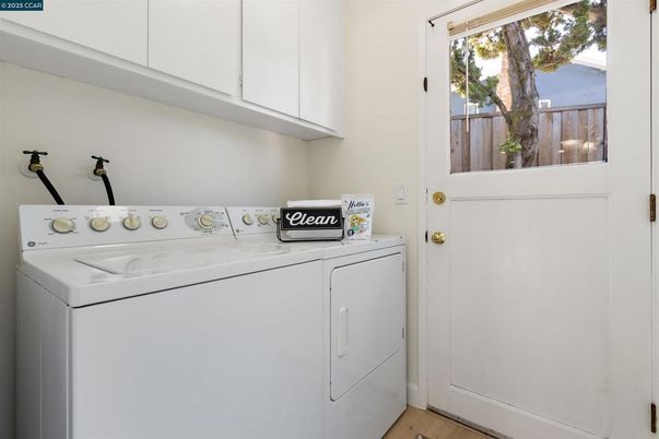 Interior, Washer, Wood Texture Flooring