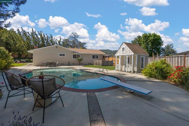 Exterior, Pool