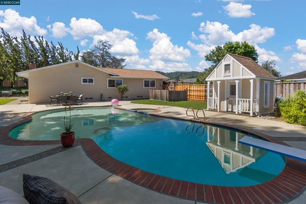 Exterior, Pool